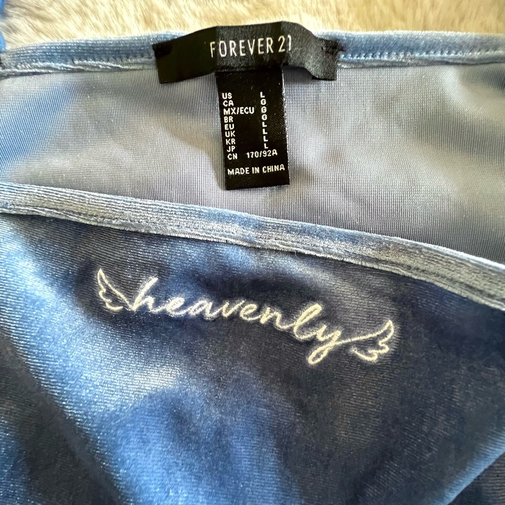 Forever 21, velvet crop top, “heavenly” in blue, brand new, size L, never worn.